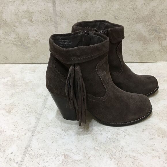 SBICCA WYNONNA SUEDE LEATHER‎ ANKLE BOOTS WITH FRINGE IN BROWN - Picture 2 of 9